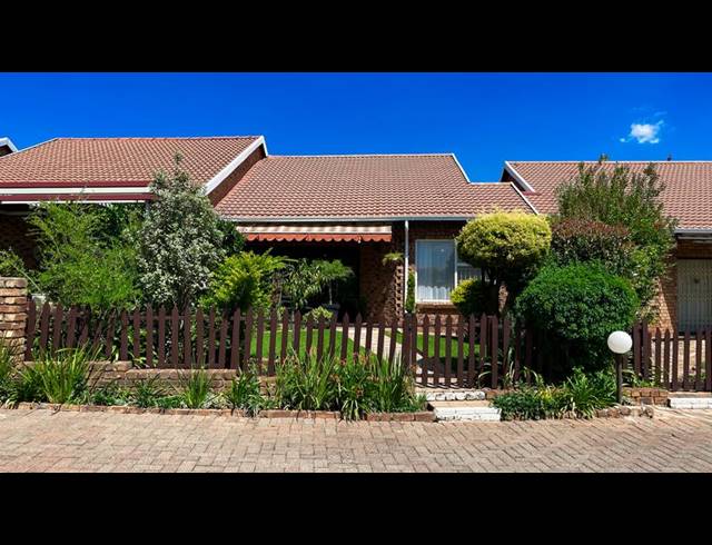 2 BEDROOM SIMPLEX FOR SALE IN EDENVALE CENTRAL